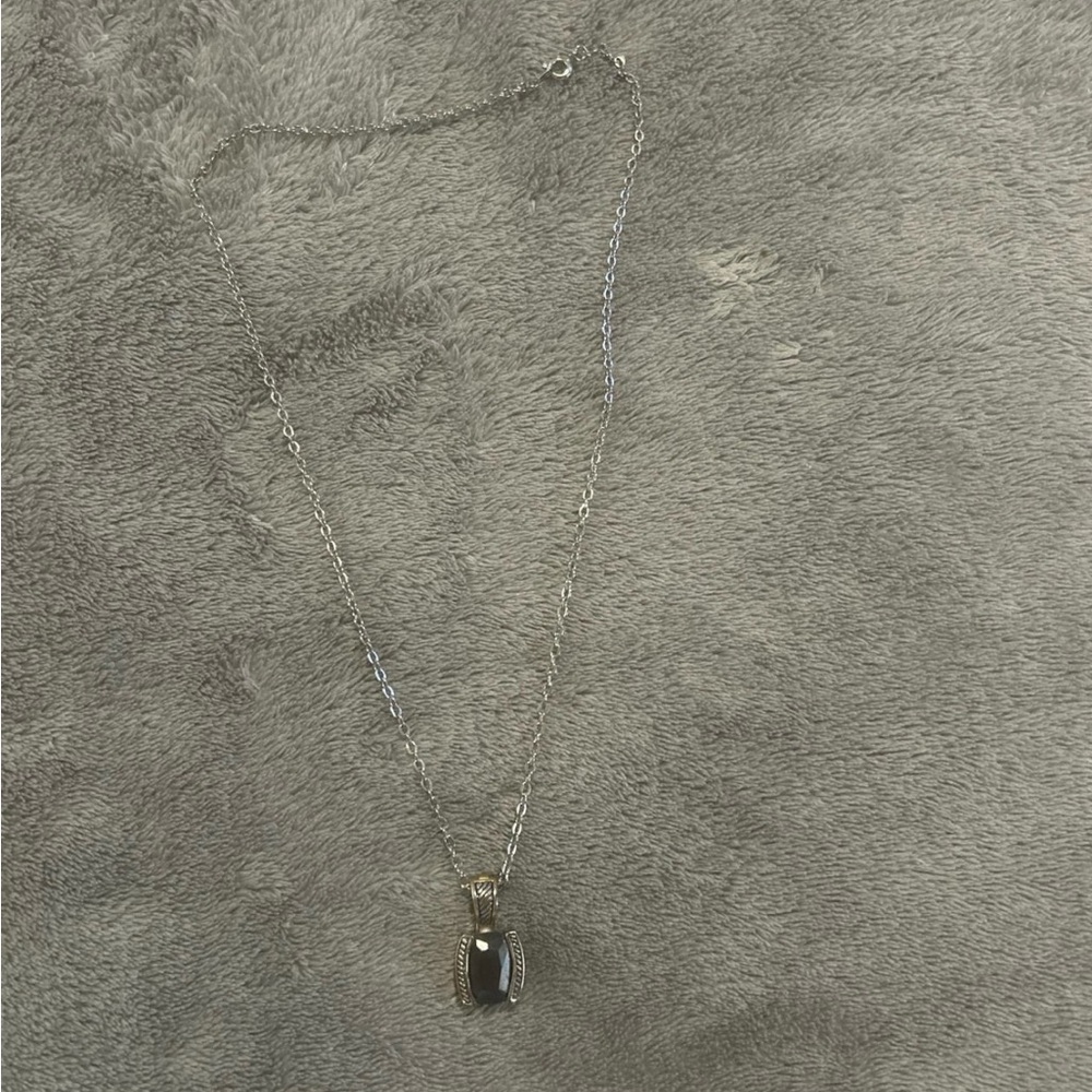 Elegant Silver Pendant Necklace